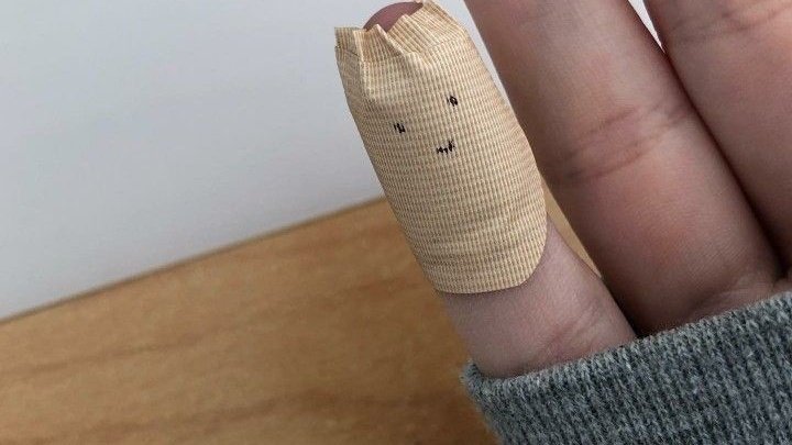 good morning! classes for today will b delivered via synchronous mode :D but we teachers still have to go to school for online classes and to pass some requirements shits D: to wake me up, i ordered iced coffee kahit hindi ako umiinom ng coffee AND guess who cut her finger ! :D