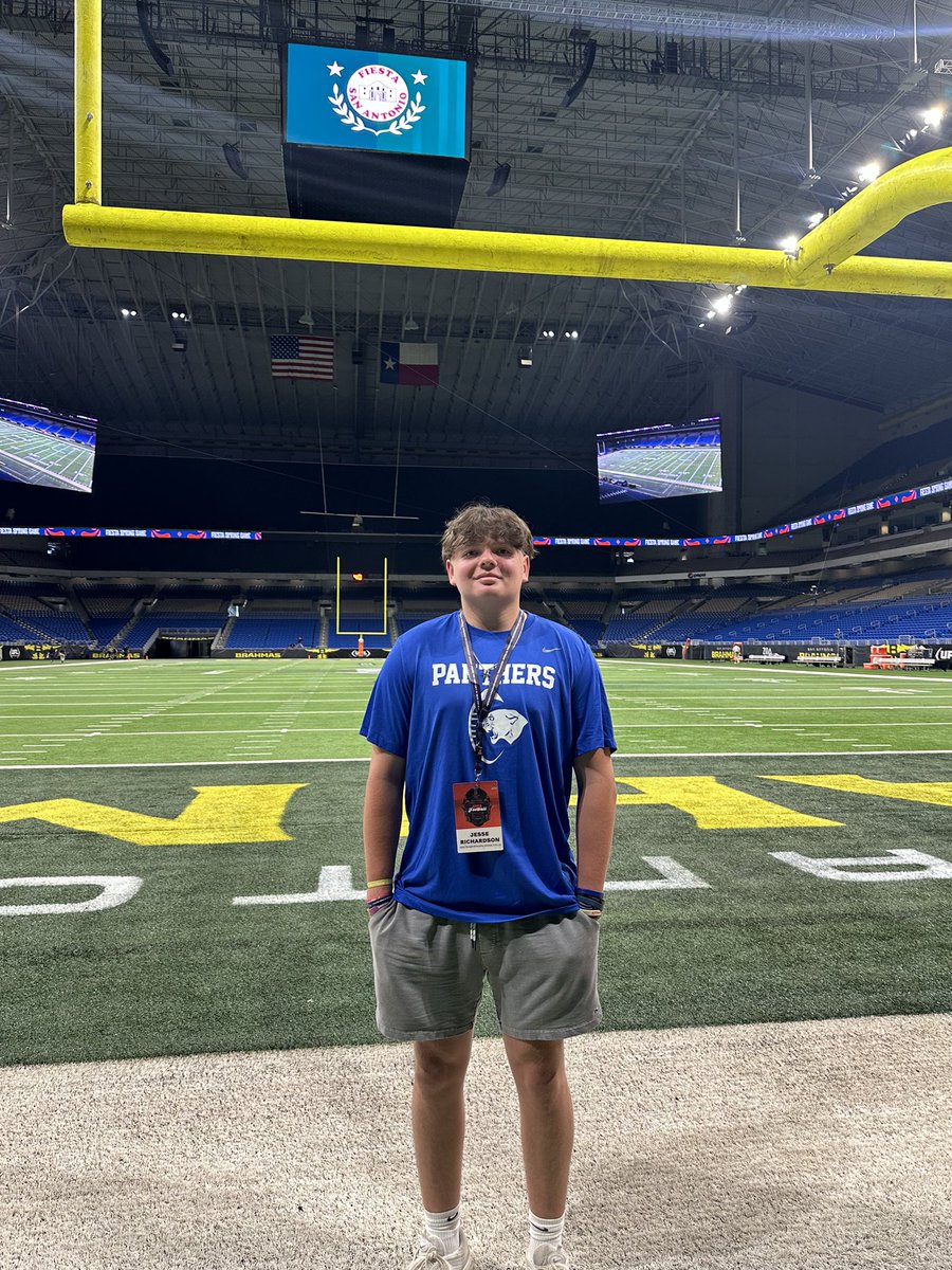 Thank you @UTSAFTBL for having me out! @coachgscott1 It was great to meet you! #BirdsUp @coachnovakov @coachH2bwill @BHoward_11 @itrainfasst @ScottRapp17 @PrepRedzoneTX @TXTPShow @TXPSMedia @TXPrivateFBGuy @TXTopTalent @247SportsSouth @Marchen44 @LoneStarPrepsTX @RecruitParish