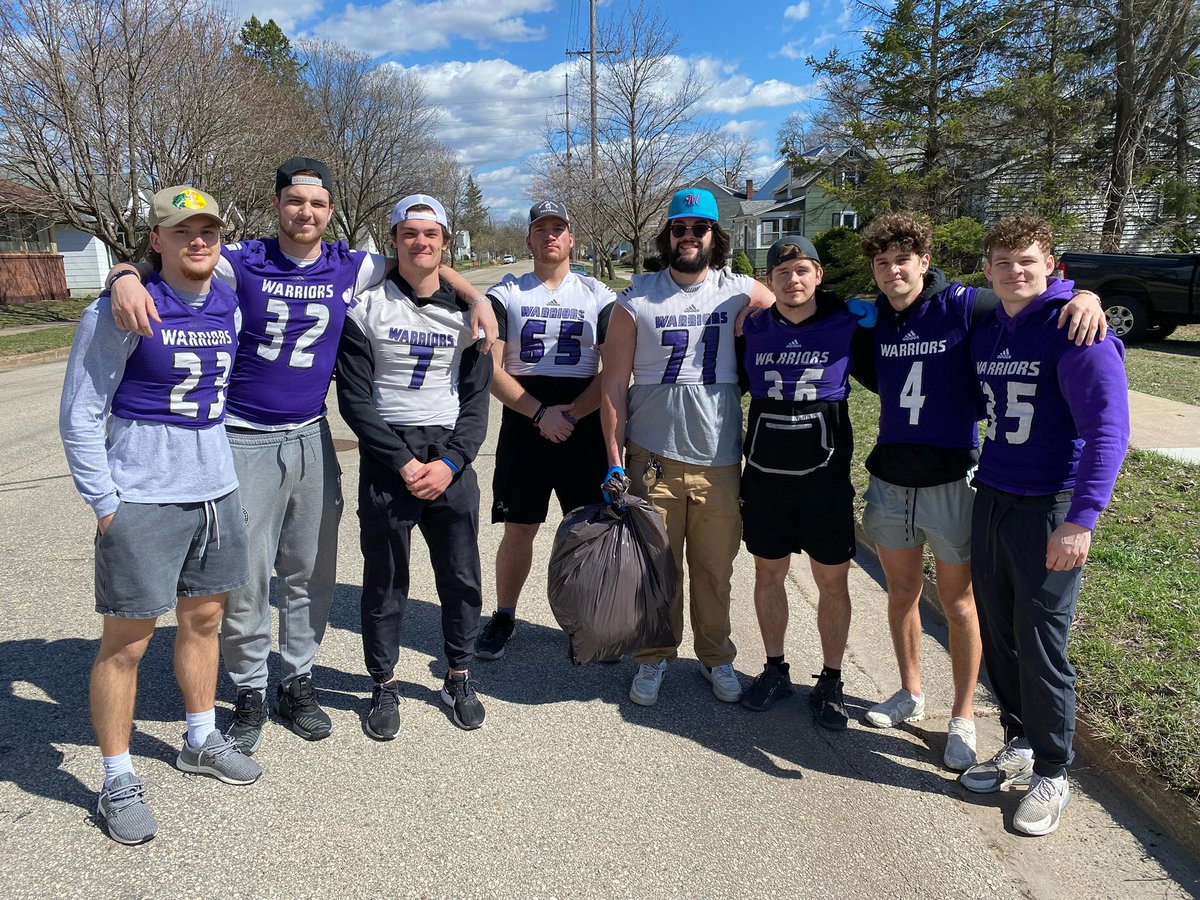 Shoutout to our guys for rocking our ‘Spring Clean Up’ community service on Friday! 🌱#communityimpact

#GGT⚔️