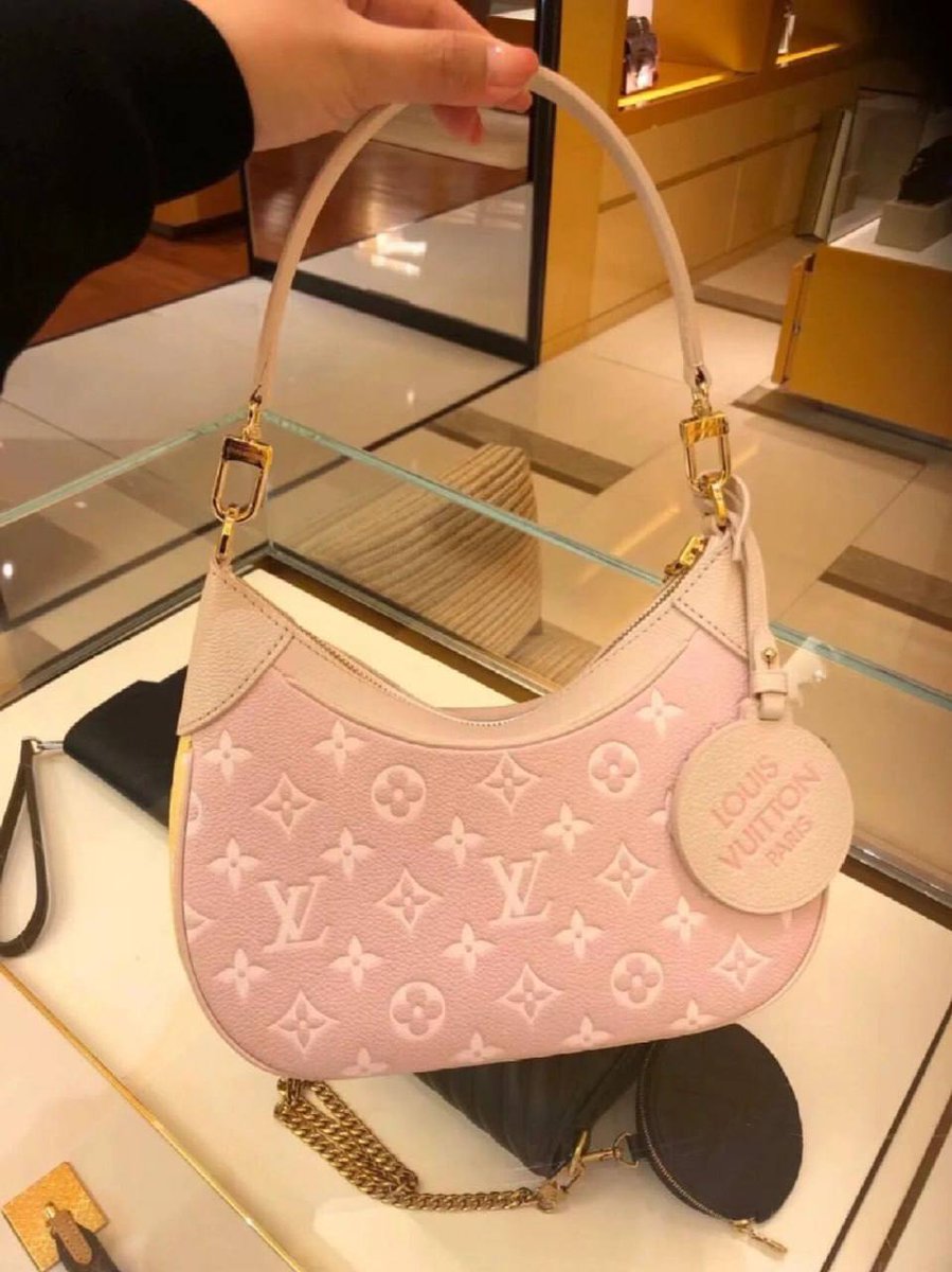 GeneraGift's tweet image. Because every day deserves a touch of LV elegance.