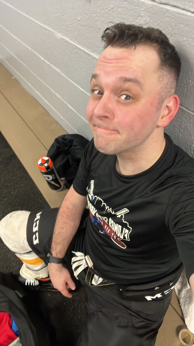 DeuelWarriors74's tweet photo. Getting rid of this beer belly the best way I know how #Winded #LegsAreNonExistent https://t.co/ssDEmnMywJ