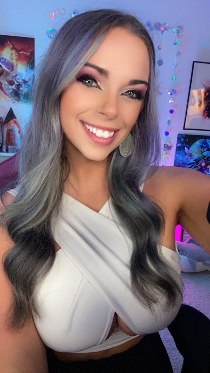 H2OLuvin's tweet image. It’s time to dominate 😎 (I mean, completely suck at) Mario Kart 8 🏎️