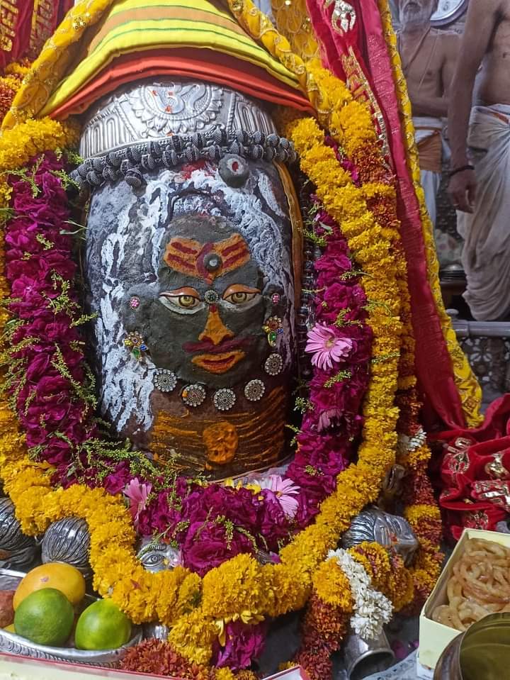 DrMohanYadav51's tweet photo. *🙏🌹जय श्री #महाकाल 🌹🙏*
*श्री महाकालेश्वर ज्योतिर्लिंग  का आज का भस्म आरती श्रृंगार दर्शन* https://t.co/pTOts8No2p