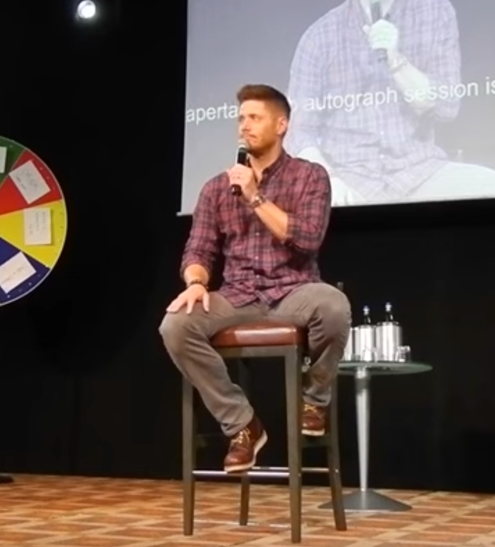 spndeangirl's tweet photo. Jensen "always the big brother" Ackles.
#SPNConPanelSunday #SPNFamily #JibCon2017 https://t.co/uI5OxZlB7L