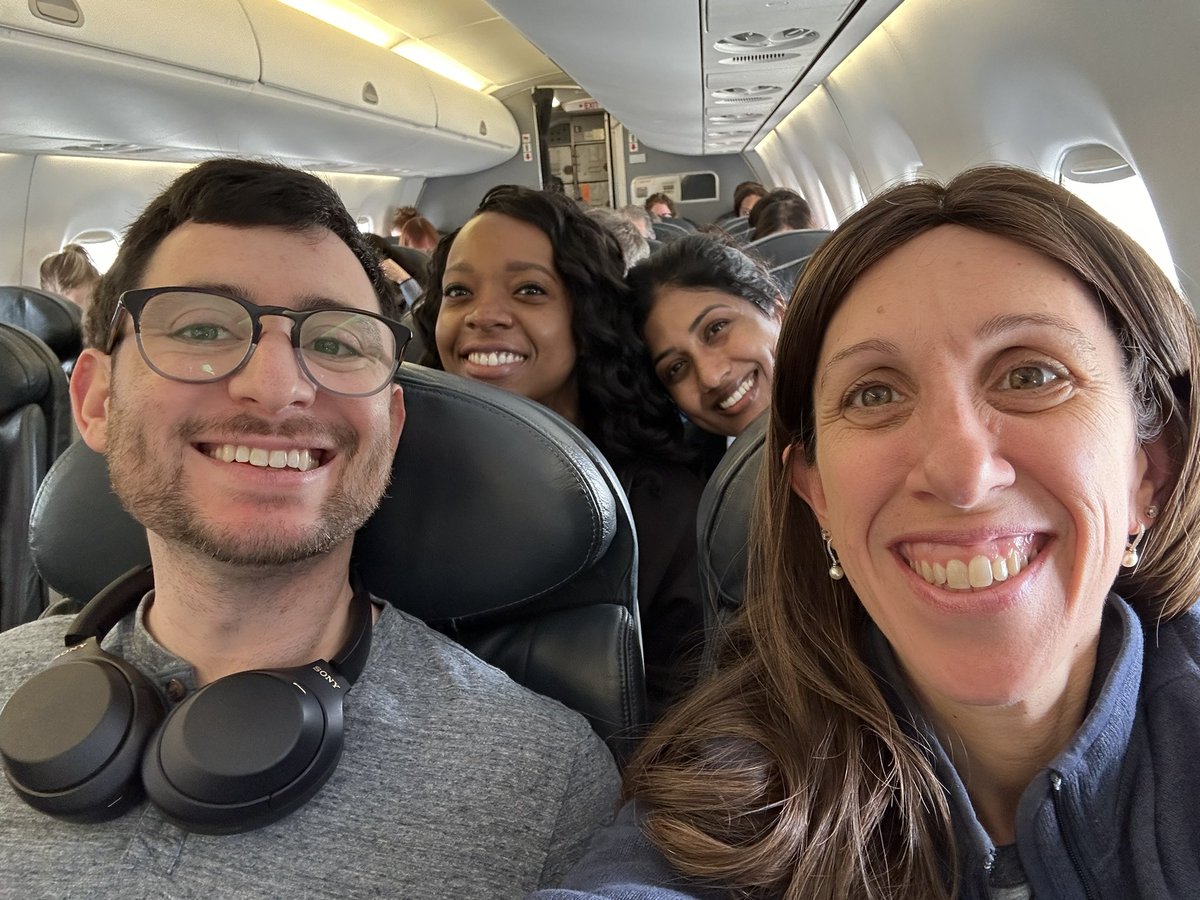 So much fun when you get on your plane to go to #AIMW24 and your faculty get on with you!! @Northwell_IM @DrSoniaGeorgeDO #meded @APDIM @HofNorthwellDOM 🥼🩺🩻🎉🤩😎