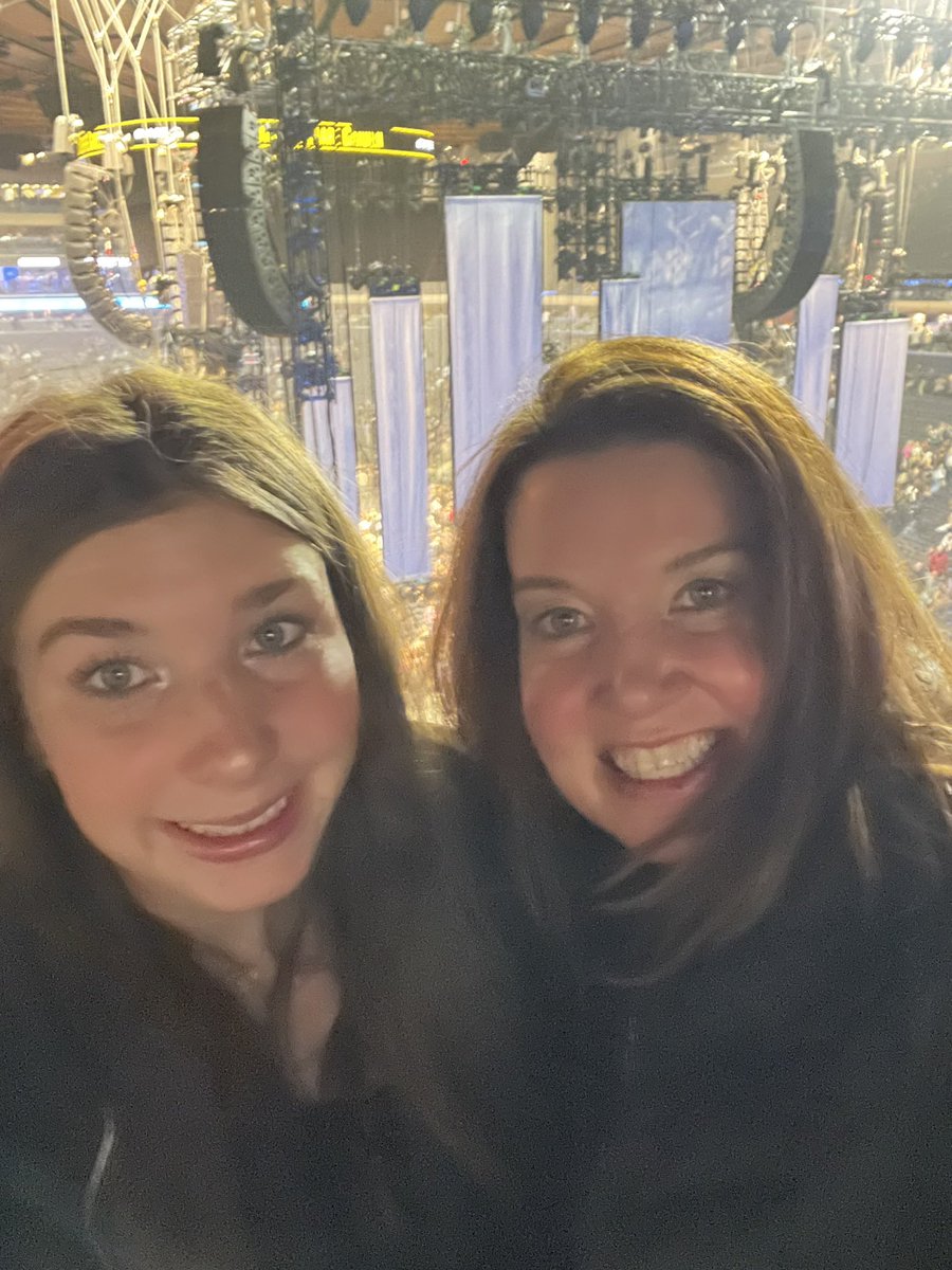 GasqueJohnson's tweet photo. @billyjoel My daughter and I were at MSG for her FIRST concert ever on Nov 22! Can’t wait to see the 100th on @CBS this evening! https://t.co/sb4l63esA7