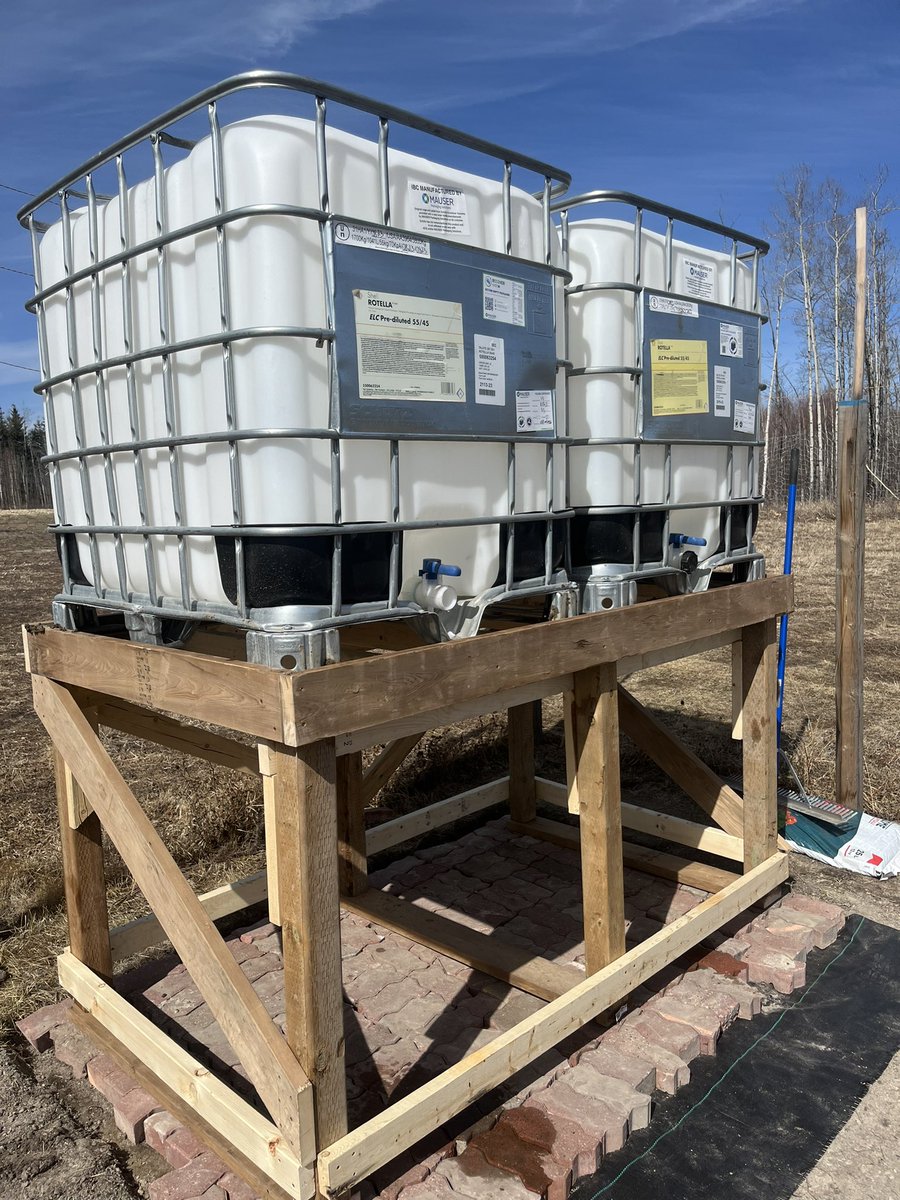 2000Liter dbl tank stand.
Gravity fed, gravity distribution.
Very much, looking forward to the upcoming growing season
#homesteading #gardening #raisedbeds