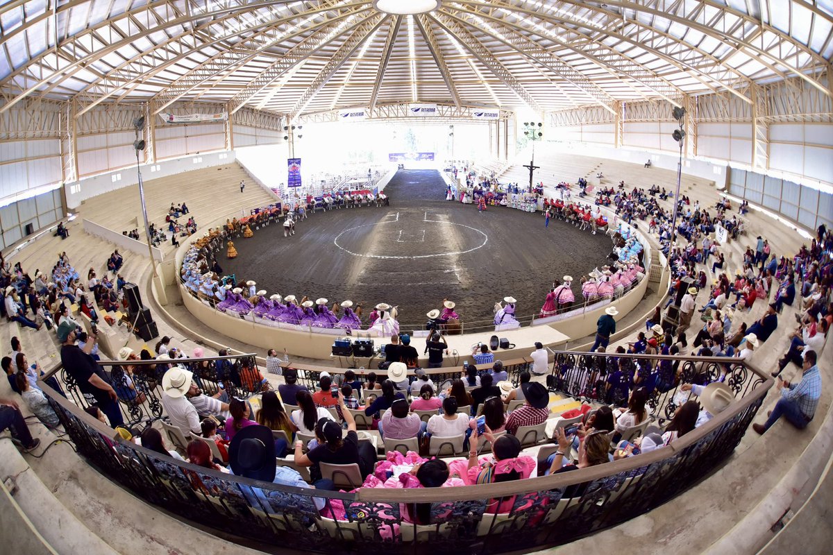 ¡Las pequeñas amazonas de la charrería se reúnen en #Guanajuato! 🏇🏻 Vivimos al máximo el 2º Encuentro Infantil de Escaramuzas 'Niñez, Pasión y Charrería'; más de 280 competidoras de la región se dieron cita para demostrar sus habilidades en las emocionantes suertes a caballo.