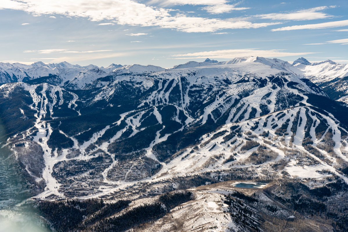 3,300+ acres of wonderful winter memories. Thank you, Snowmass, for another outstanding season ❤️ 

📸:  @jswansonphoto