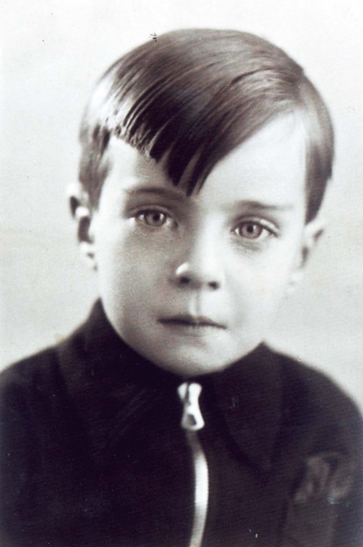 15 April 1934 | A Dutch Jewish boy, Herman Ruzhaner, was born in The Hague. In September 1943 he was deported to #Auschwitz and murdered in a gas chamber.