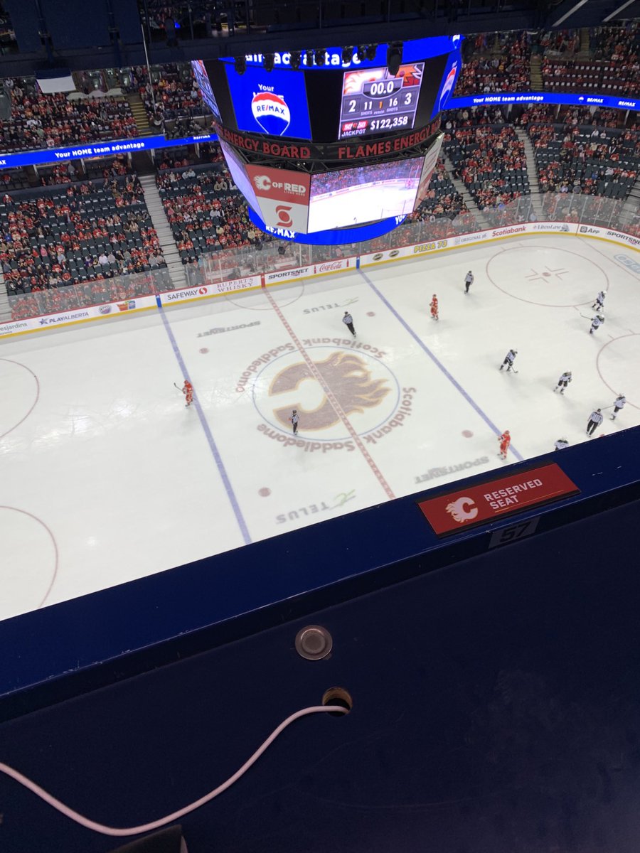 Haven’t been wayyyyyyyyyy up here since the ‘88 Olympics but the pressbox ⁦@cgysaddledome⁩ still scares me! Maybe I won’t fall but what if my laptop, cellphone or notebook go over the edge? ⁦@NHLFlames⁩ ⁦@ArizonaCoyotes⁩ #NHL