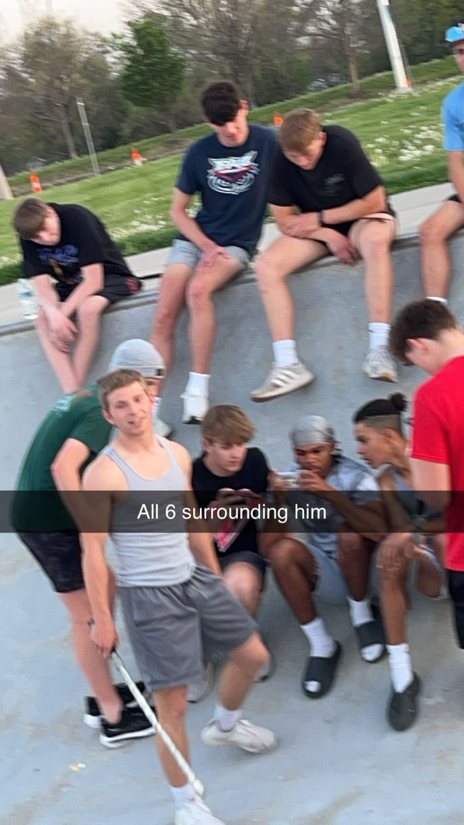 t97977_thug's tweet photo. Can we take a moment of silence for max’s personal space @LSHSNerf22 https://t.co/nb7U1ACJR2
