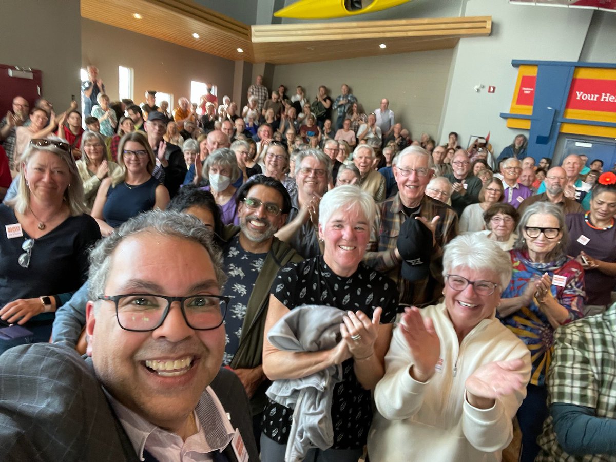 Alberta, you're too kind. What a wonderful welcome to another visit to Red Deer. The support keeps growing and the sense of togetherness brings so much hope. Thank you to all these beautiful smiling people who came out tonight.