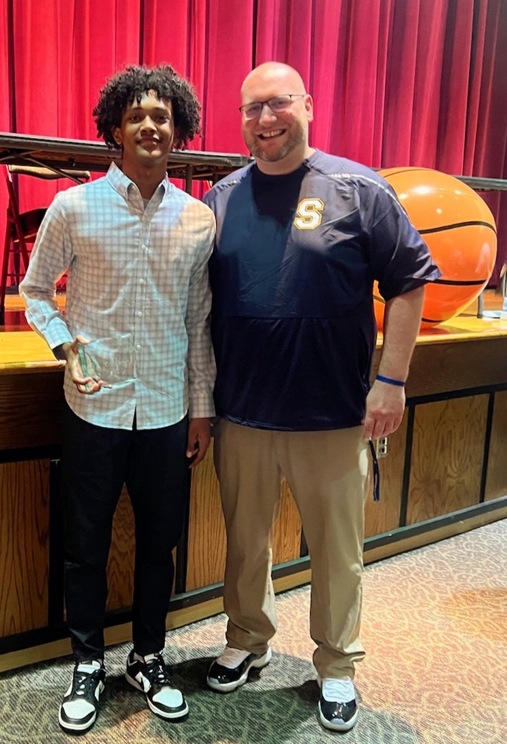 yingerspfld's tweet photo. Tonight, myself &amp; my lady - along with @cw_7_ &amp; his parents - had the joy &amp; privilege of attending the Clark County Boys 🏀 Banquet for this past season. Impressed with the professionalism &amp; scale of the event by all parties, particularly the Committee. Congrats, CJ! 
#UHAC 💙💛 https://t.co/22AUdPuekt