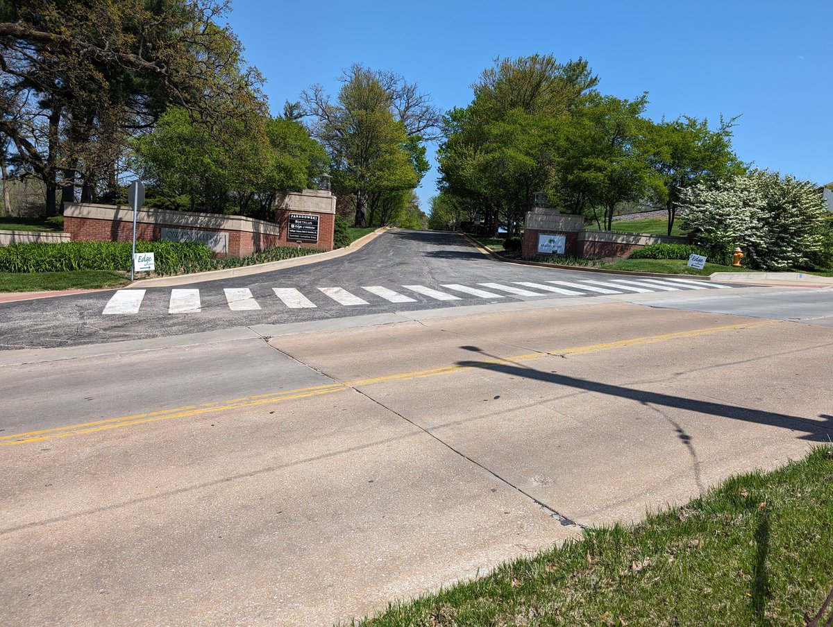 nill's tweet photo. These intersections by the Marshall trailhead are pretty harrowing. I want to use it to take my kids to Brentwood Park once the new path is done. Cars roll through the stop sign and pull up to the road to turn, maybe narrow it? @GreatRiversSTL @Lawarnold https://t.co/OAVd8RlunM