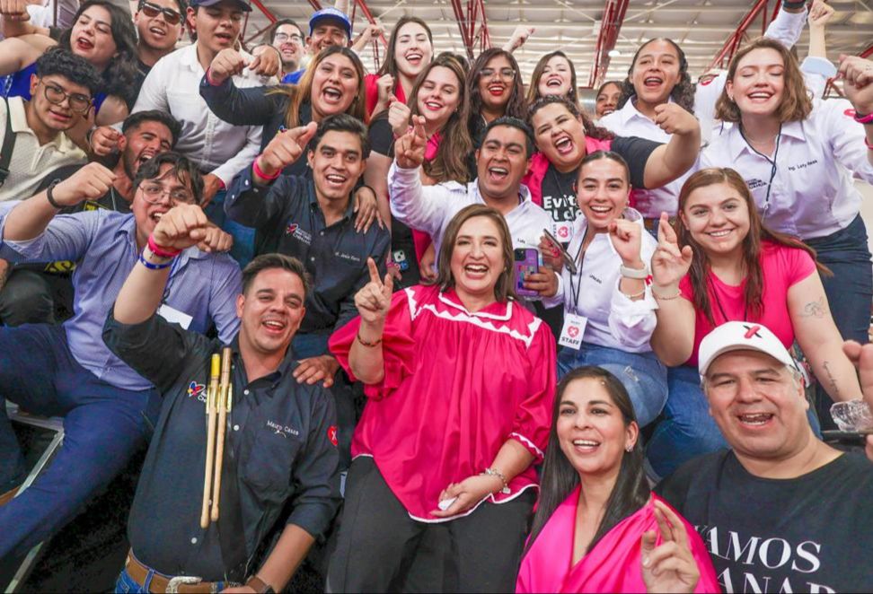 XochitlGalvez's tweet photo. Como Presidenta defenderé el agua y atenderé los problemas del campo que afectan a miles de agricultores.

Haré un proyecto integral para tecnificar el campo y que el agua se aproveche al máximo en los cultivos.

Vamos por un #MxSinMiedo a la sequía.

¡Gracias Camargo, Chihuahua!