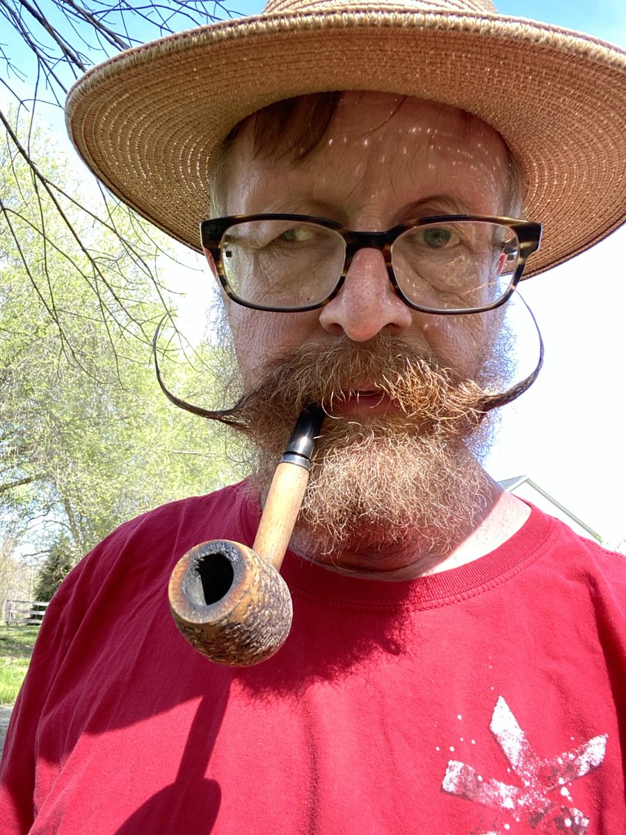 GKPipeGuy's tweet image. Out with the hound this weekend #pipesmoking #pipetobacco #foxhound #moustache