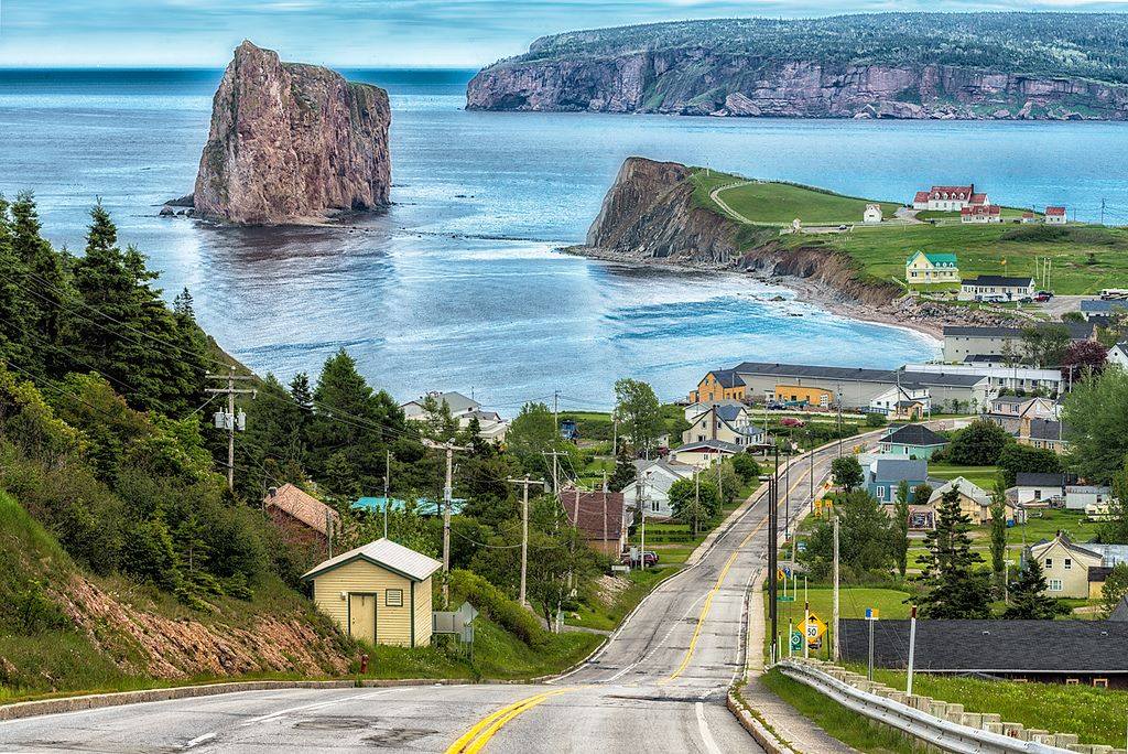 Un avant-goût du mois de mai! Paysage printanier. La Gaspésie dans toute sa splendeur... #Percé #BeautéduQuébec #Enrappel Crédit photo: Pavel Muller