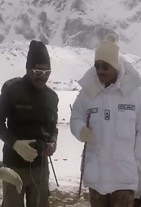 These images capture the moment when the current COAS Gen Syed #Asim Munir visited soldiers stationed at forward posts at an altitude of 21,000 feet on the occasion of Eid ul Fitr at Siachen.
He was Commandant FCNA back then.
Proud to have such a brave man leading #PakArmy.