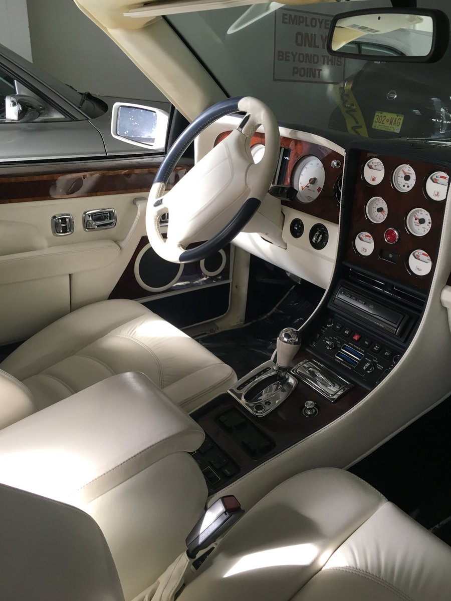 ⁦@BentleyMotors⁩ 30 year old interior design superior to many new vehicles of today #vehicleinterior