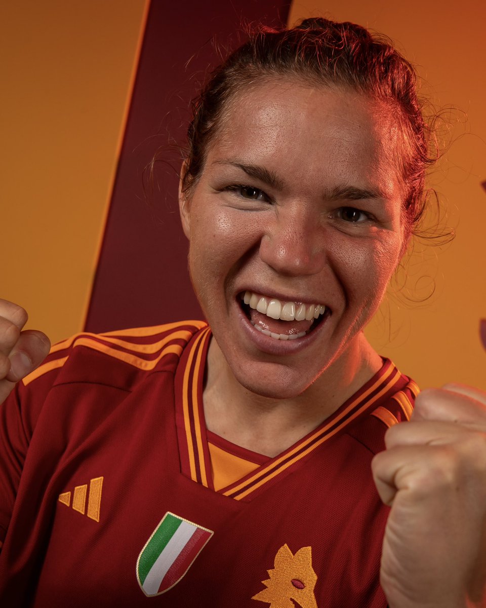 🎂 Tanti auguri di buon compleanno a @ElenaLinari 🥳 #ASRomaFemminile