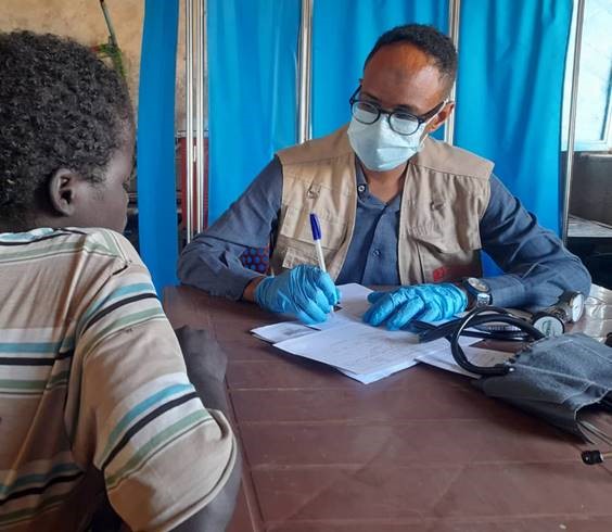 CdCMAE's tweet photo. @CdCMAE soutient les ONG @premiereurgence  @mercycorps @triangle_gh au Soudan. 
Ils apportent, depuis 2⃣0⃣2⃣3⃣, une assistance aux populations touchées par le conflit notamment dans plusieurs domaines :
· Santé
· Nutrition
· Assainissement de l’eau
· Abris
· Mise en protection https://t.co/3ClLSWWDDV