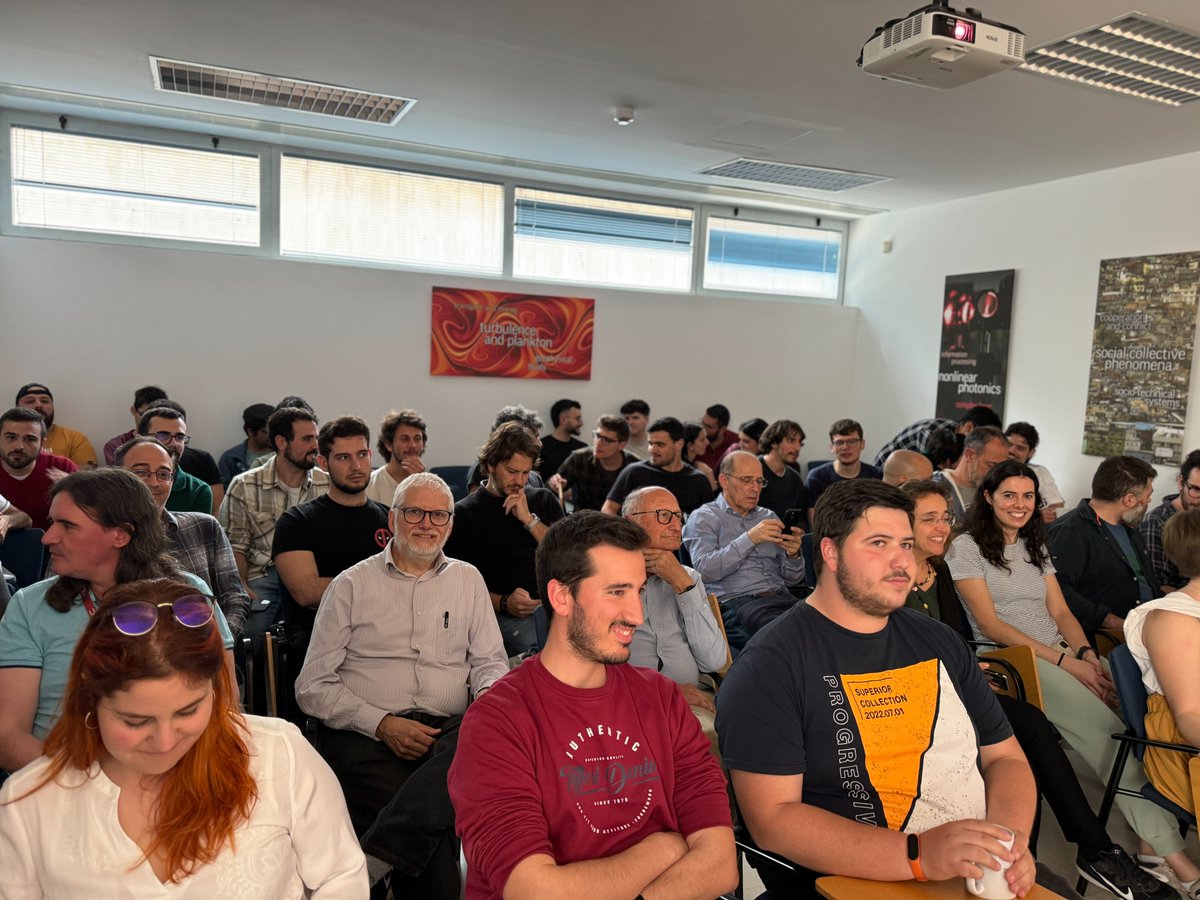 📸 Many thanks to all IFISC PhD students for participating in the XI Poster Party last Friday! 🥳
We learned a lot about the latest research being done at our institute and, most importantly... we had a great time!