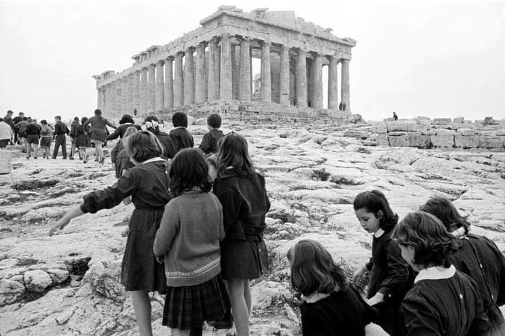 Σχολική επίσκεψη στην Ακρόπολη, κάποτε.. Τώρα πηγαίνουν;;?? Ξέρει κανείς;;??