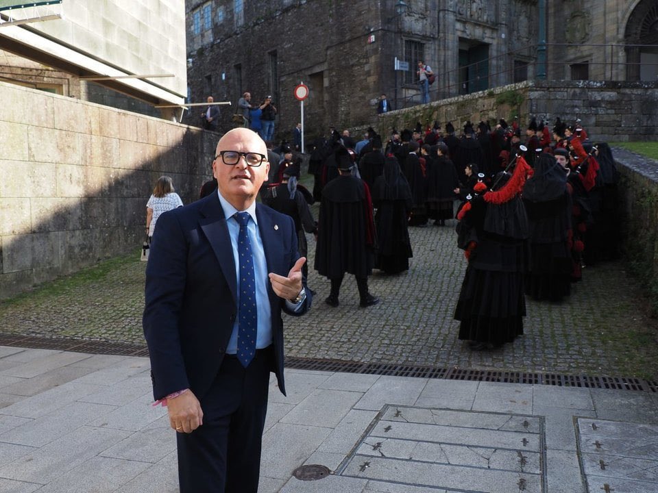 Parabéns @AlfonsoRuedaGal ! Pola túa toma de posesión e polo Goberno que nomeaches. Grazas polo feito e polo que vas a facer. Noraboa Galicia! @ppopular @ppdegalicia @PPdeOU