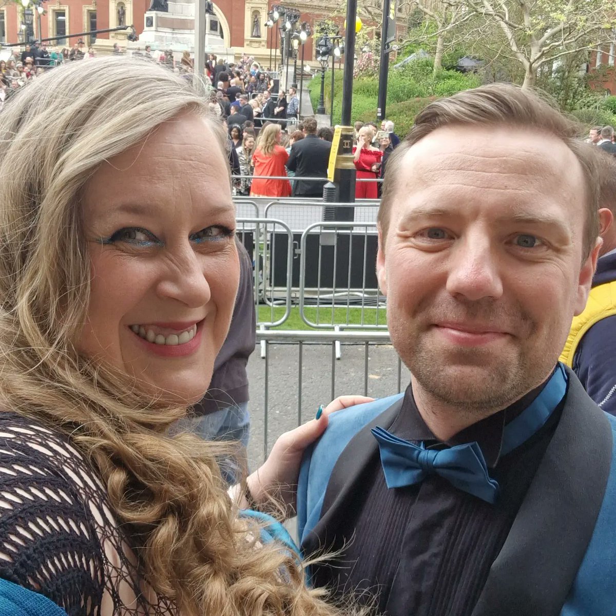 AshrowTM's tweet photo. Rowan and Frank had a fantastic night at the @OlivierAwards last night! It was especially wonderful  that @dinoworldlive won Best Family Show. 👏🦕🦖
Icing on the cake - @Rianna_Ash closed the show was Joeys Head celebrating 60 years of @NationalTheatre 🐎💙🦊
#OlivierAwards2024 https://t.co/lRSxHyEZxQ