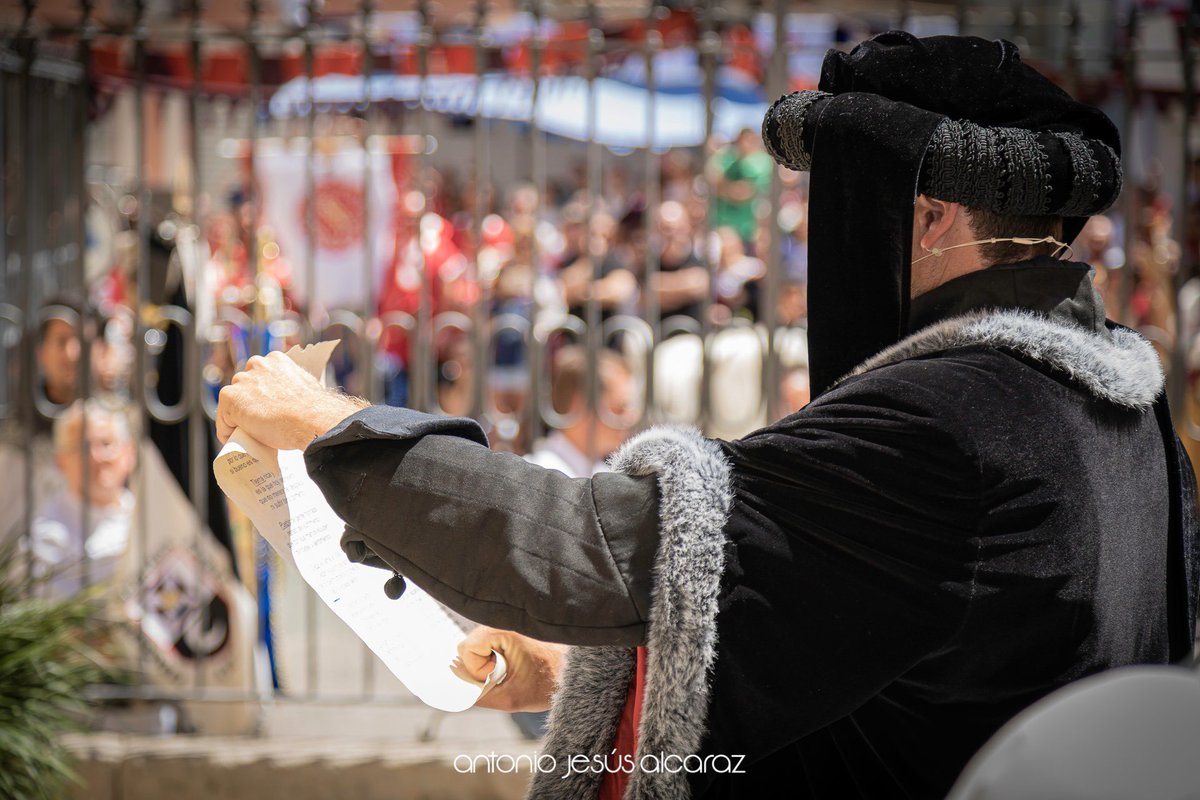 laInvasionCieza's tweet photo. «A vos os pido clemencia,
​y que aceptéis lo pactado,
​que acabe la pesadilla,
​de este pueblo desdichado.»

Quedan 11 días para las Fiestas del Escudo “La Invasión” 2024

#FiestasdelEscudo #fiestasdelescudo2024 #invadimoslasredes #lainvasion #Cieza #RegiondeMurcia #undef https://t.co/5jLQRNx9ZV