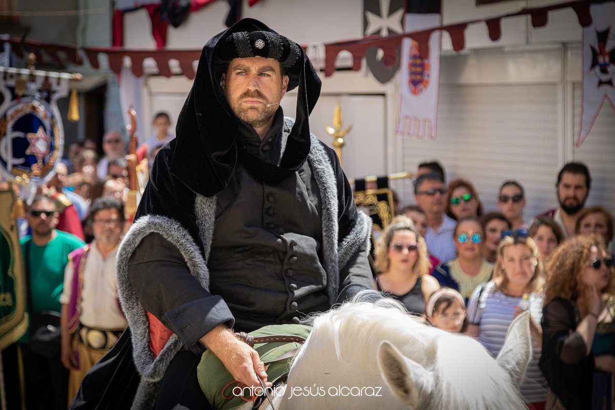 laInvasionCieza's tweet photo. «A vos os pido clemencia,
​y que aceptéis lo pactado,
​que acabe la pesadilla,
​de este pueblo desdichado.»

Quedan 11 días para las Fiestas del Escudo “La Invasión” 2024

#FiestasdelEscudo #fiestasdelescudo2024 #invadimoslasredes #lainvasion #Cieza #RegiondeMurcia #undef https://t.co/5jLQRNx9ZV