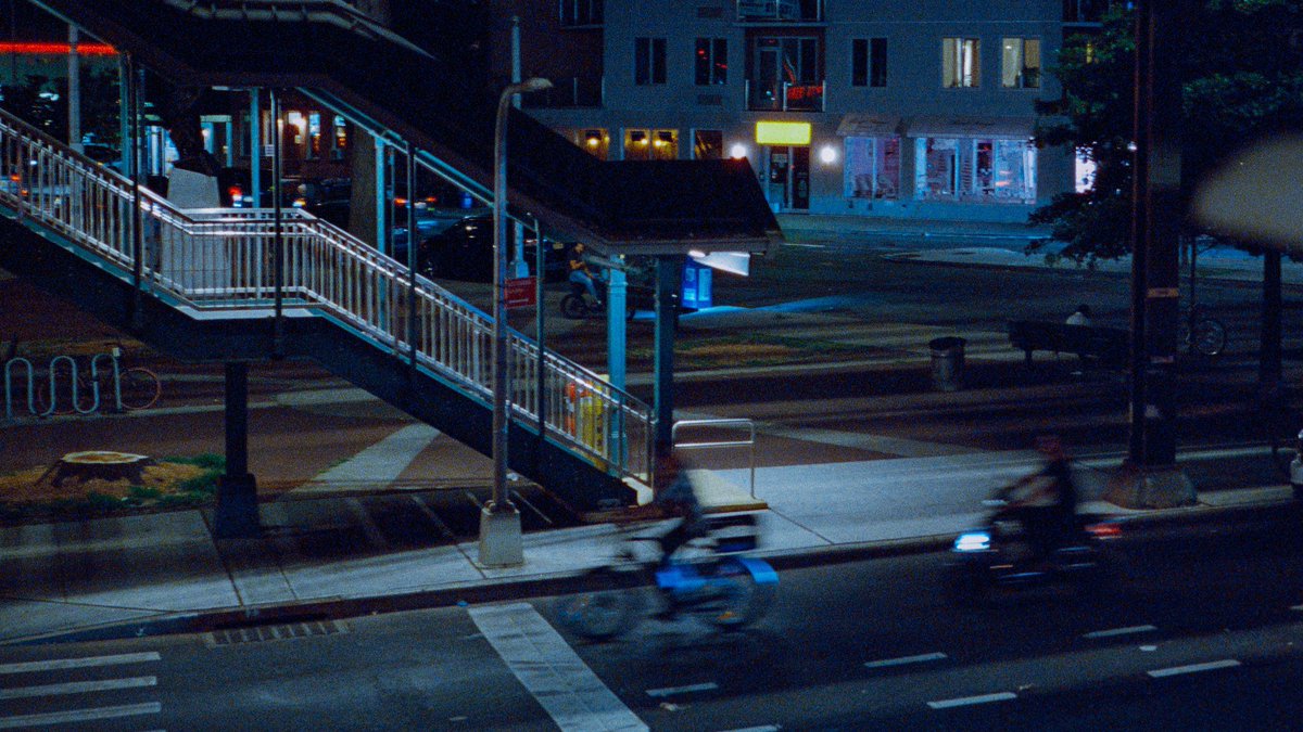 eamonsphotoss's tweet photo. Blue hour in the city https://t.co/rjN9f7kSNY