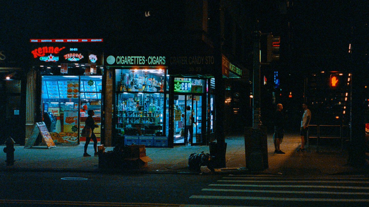 eamonsphotoss's tweet photo. Blue hour in the city https://t.co/rjN9f7kSNY