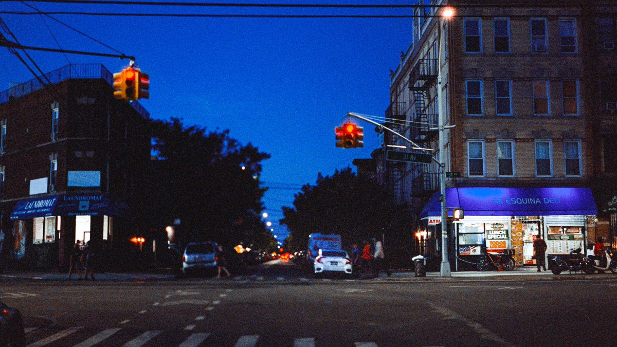 eamonsphotoss's tweet photo. Blue hour in the city https://t.co/rjN9f7kSNY