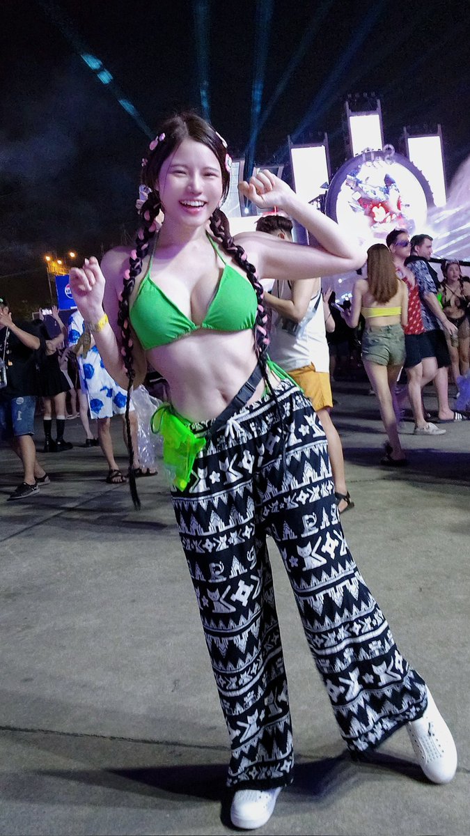 S2O เมื่อวานสนุกมากกกกกกกกกกกกกกก!!!

BLANKE เดือดถึงใจ Subtronic ทำไมเล่นงงๆเราแฟนคลับเค้านะแง ฟัง Live ตลอดมาไทยเปิดเทคโนทำไมผิดหวังหน่อยๆ แต่ Chainsmokers คือสนุกจบแบบจอยๆ 💦💦

#S2O2024 #S2Osongkranmusicfestival2024