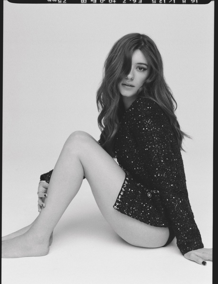 BACUK_'s tweet photo. Daisy Edgar Jones
2021 Portrait Shoot
#BuzzWhite
#DaisyEdgarJones https://t.co/uIK534vRDj