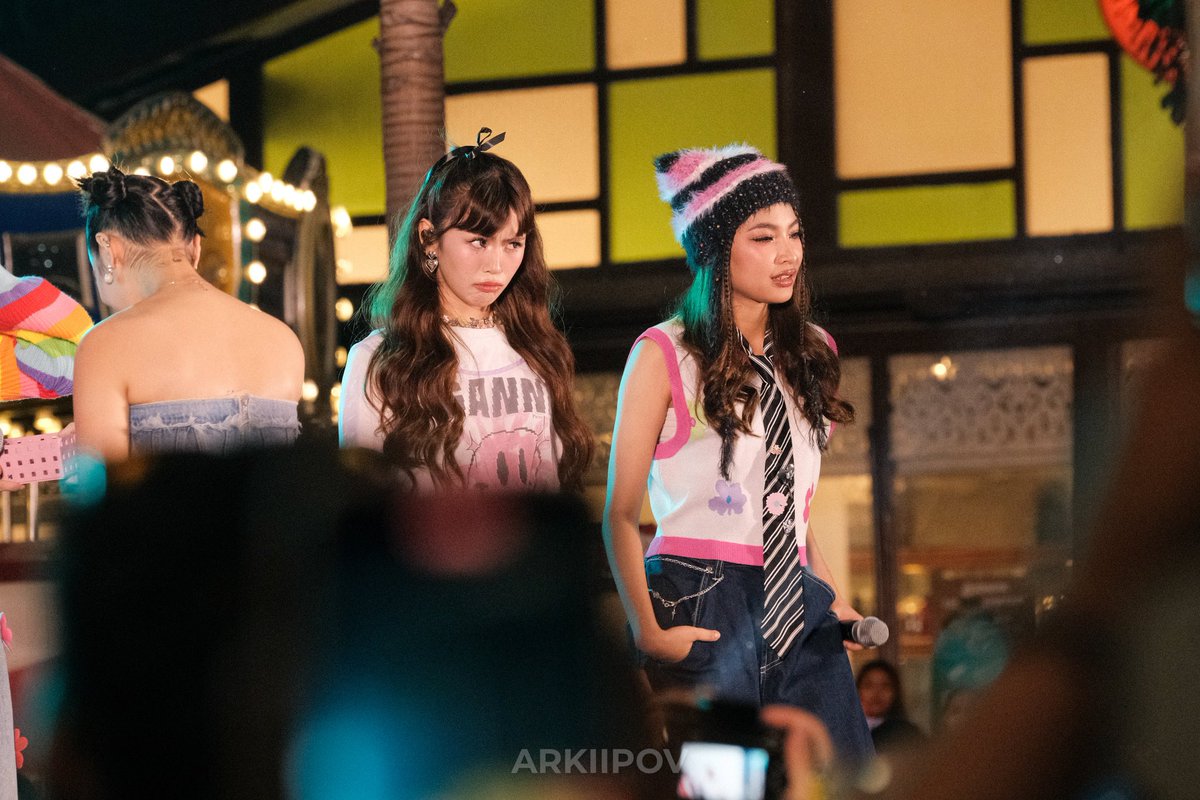 stargirlyves's tweet photo. yung watermark naka simangot https://t.co/5QIxrFn48V