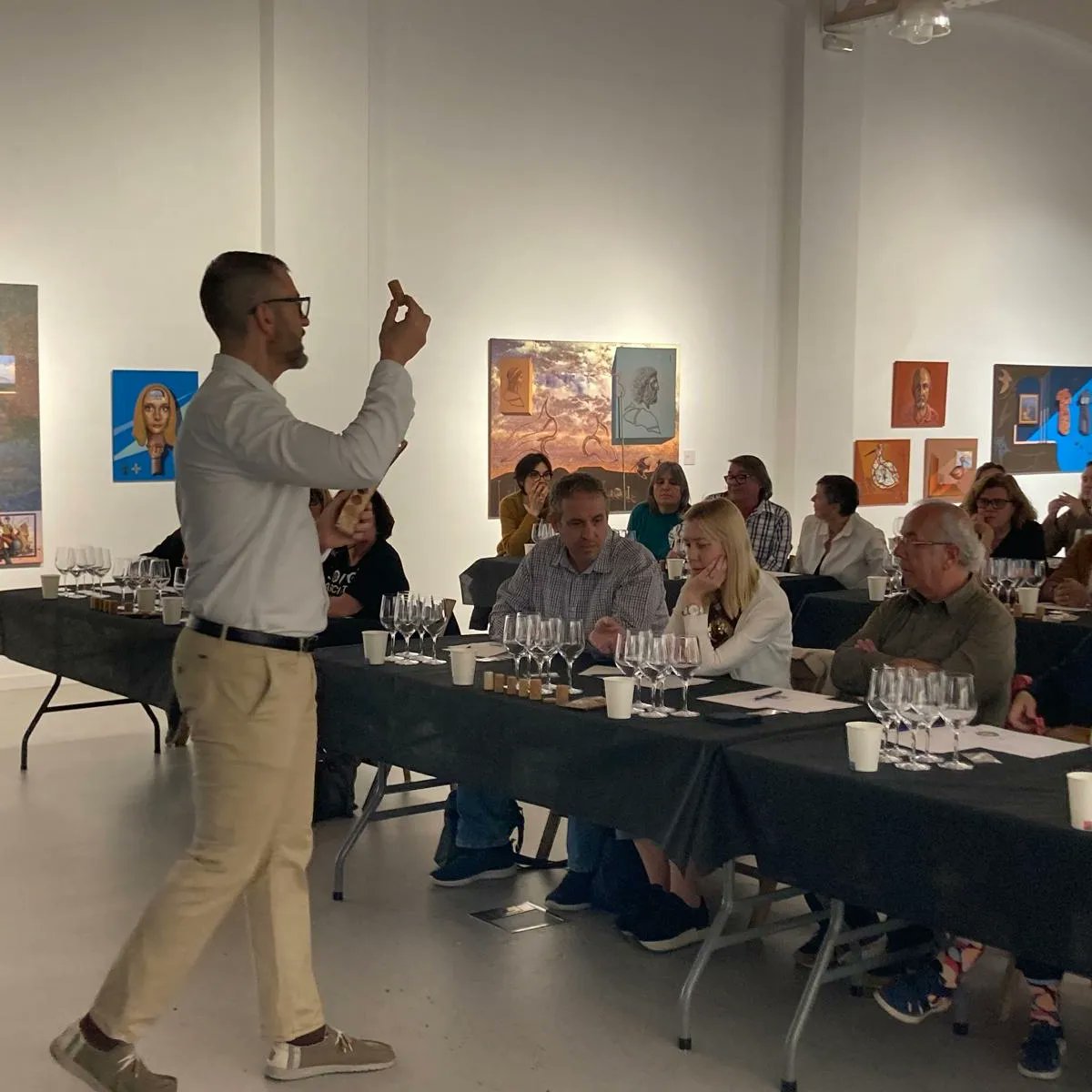 ICSuro (@icsuro) on Twitter photo Divendres vam viure un gran vespre divulgatiu sobre el #suro 🌳 i el #vi 🍷 al @elMuseudelSuro emmarcat en el Cicle “El suro i el vi. Un patrimoni a conservar, uns sector econòmics a potenciar” organitzat per <a href="/suro_udg/">Càtedra d'Estudis del Suro</a>
Hi vam impartir un sensorial de suro. Divendres vam viure un gran vespre divulgatiu sobre el #suro 🌳 i el #vi 🍷 al @elMuseudelSuro emmarcat en el Cicle “El suro i el vi. Un patrimoni a conservar, uns sector econòmics a potenciar” organitzat per <a href="/suro_udg/">Càtedra d'Estudis del Suro</a>
Hi vam impartir un sensorial de suro.