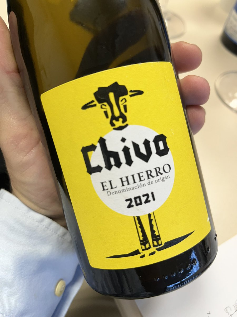 VvSancho's tweet photo. Rayco Fernández elabora en la isla de El Hierro vinos exclusivamente con variedades autóctonas. 
Personalidad, arraigo y autenticidad. #vino #somellier https://t.co/YfKnVjpwtQ