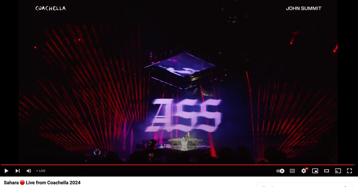 HC1201's tweet photo. I see what you did there, @johnsummit 😏 #couchella https://t.co/91GzVIijRk
