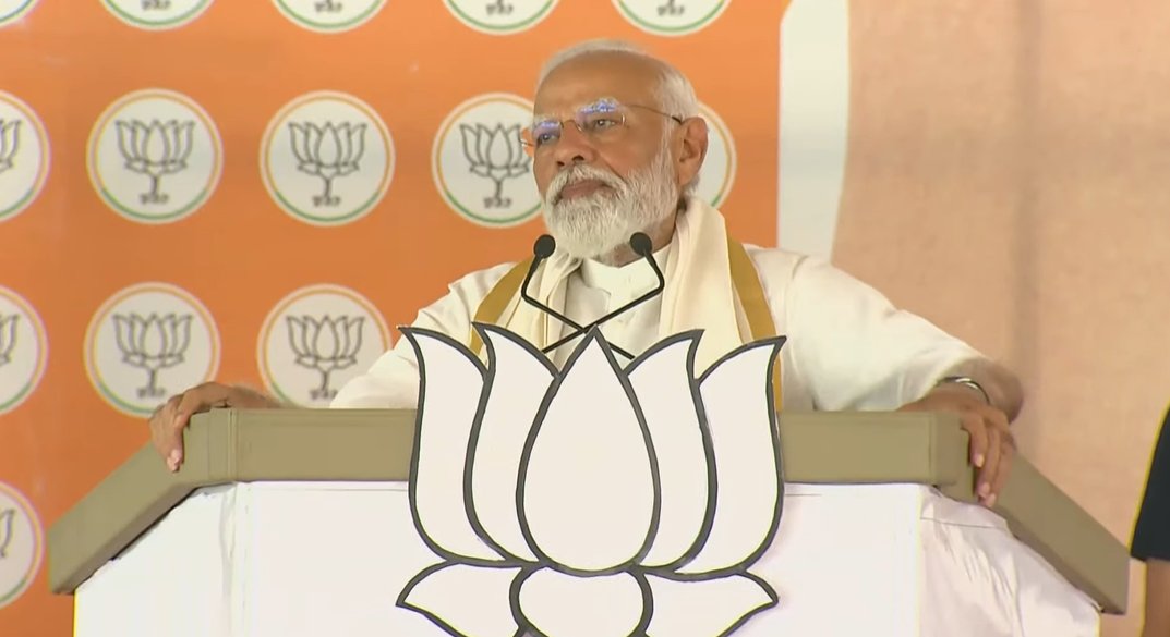 BJP4India's tweet photo. Your happiness and enthusiasm symbolise that this New Year has brought new beginnings!

This New Year is for Kerala's development!

This New Year is for beginning the new politics in Kerala!

Now, Kerala will send its 'strong voice' to the Parliament. 

Today, the entire Kerala is saying, 'Phir Ek Baar, Modi Sarkar'.

- PM @narendramodi