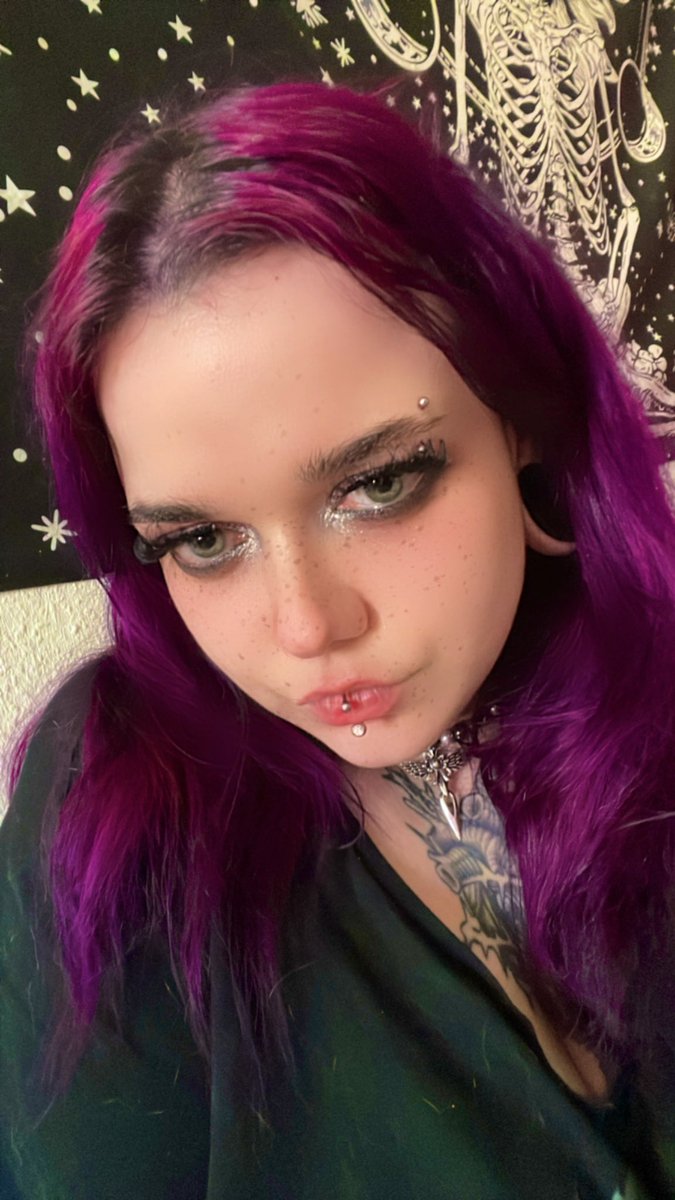 TheFxneralDecay's tweet photo. 𝟏𝟔 𝐚𝐧𝐬 // 𝟐𝟔 𝐚𝐧𝐬 
𝐑𝐢𝐞𝐧 𝐚̀ 𝐚𝐣𝐨𝐮𝐭𝐞𝐫 ᕕ( ᐛ )ᕗ https://t.co/1HJwwqeC47