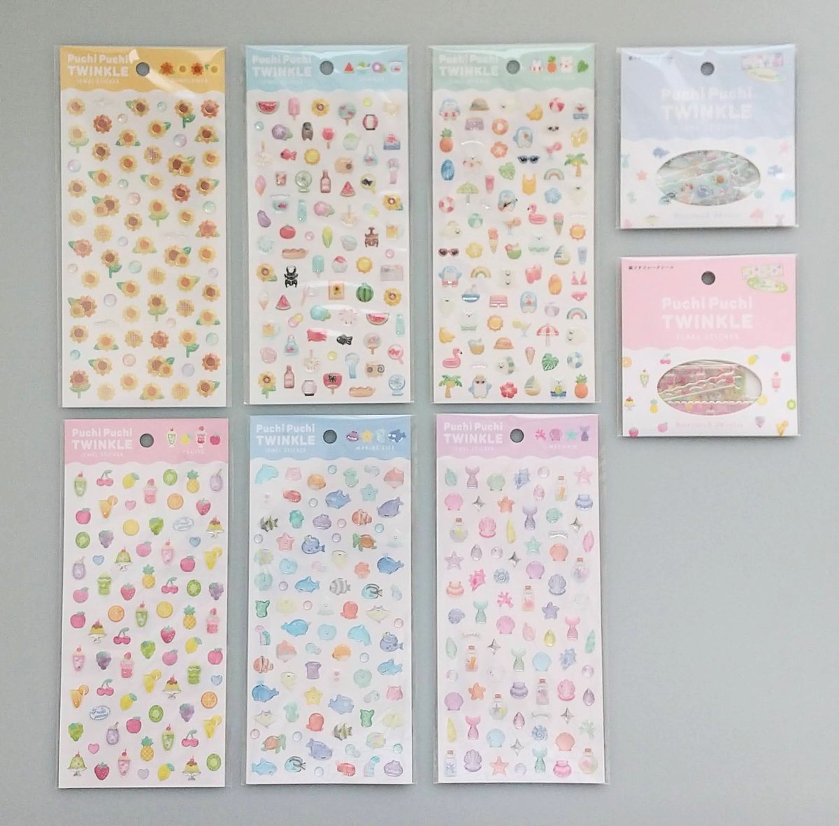 透明感のある素材とキラキラ輝く箔が入ったデザインの夏にぴったりな