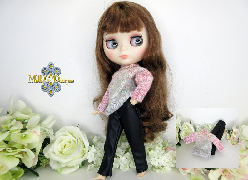 With the blustery weather, this outfit is perfect for your Blythe doll by @MollyGDesigns etsy.com/uk/listing/167… #EarlyBiz #Blythe #dollsclothes