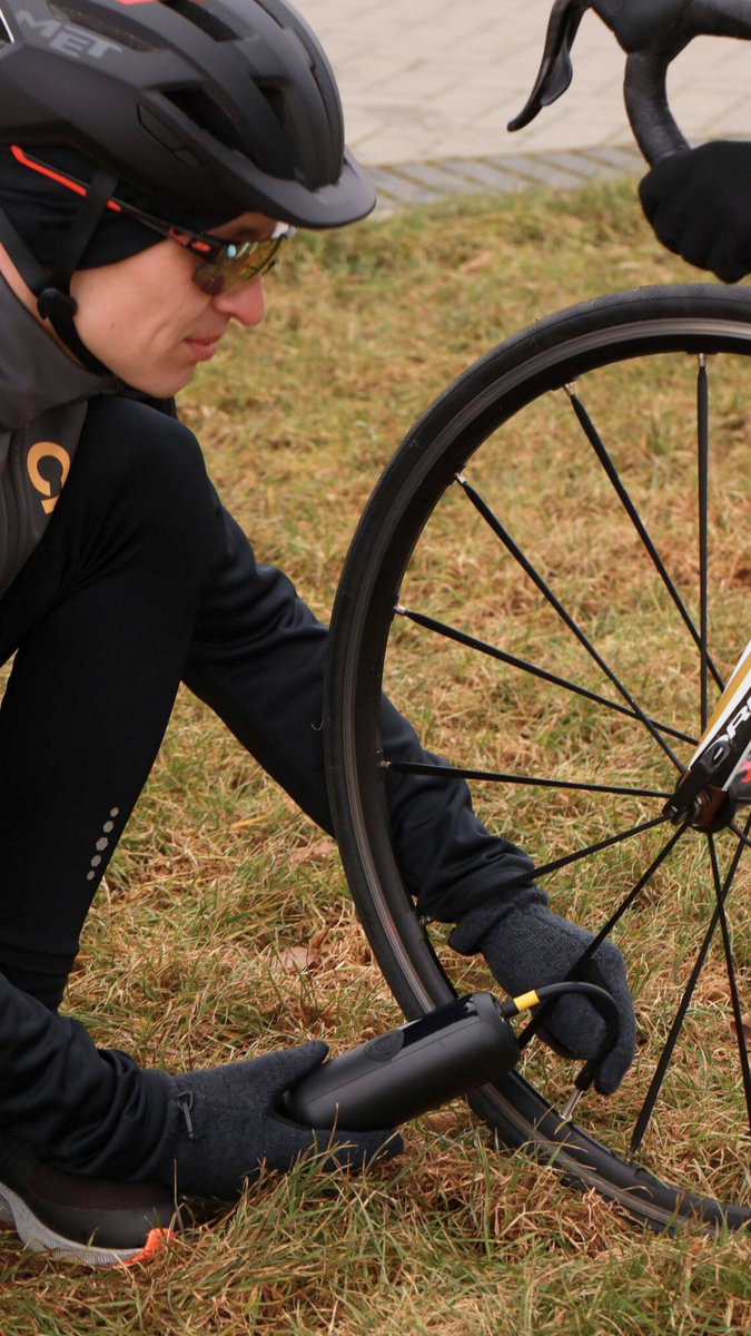 Woowind_JP's tweet image. 自転車ライド外出🚴にタイヤの気圧が低いなってしまった😰

Woowind電動空気入れがあれば、少々待ちだけで気圧どんどん上がります

人生が変わっちゃうくらいの便利アイテムだ、ぜひ使ってみてね～😉
amazon.co.jp/dp/B09NX84XN5

＃Woowind　＃自転車　＃ライド　＃タイヤポンプ