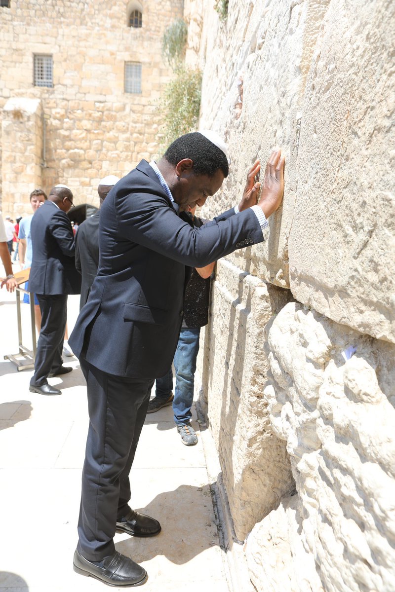 ali_naka's tweet photo. Dear Iran, do something about this Wall https://t.co/tm8wH1LU4Y