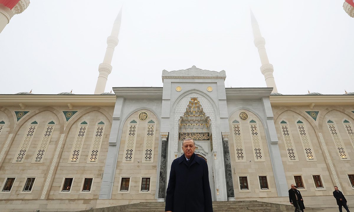 #Gaziantep’te Şahinbey Belediyesi tarafından yaptırılan Türkiye’nin en büyük camilerinden biri olan Millet Camisinin inşaatında ihmaller zincirinden dolayı mühendis Korkut Küçükcan vefat etmişti. TMMOB raporunda kaza değil, cinayet olarak kayda geçti ama bir tane sorumlu hesap