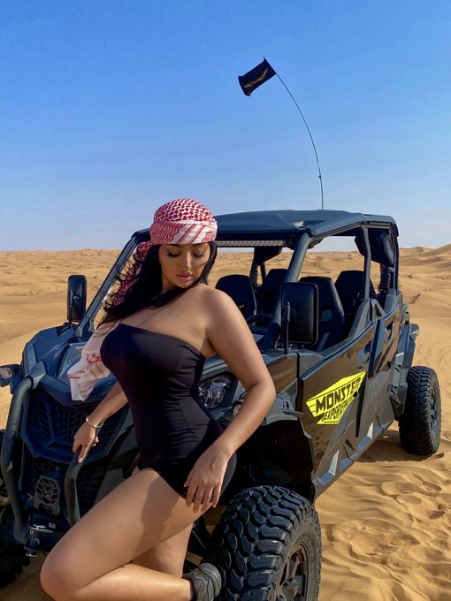 Desert baby 🇦🇪🐪 https://t.co/LehWP888Yz