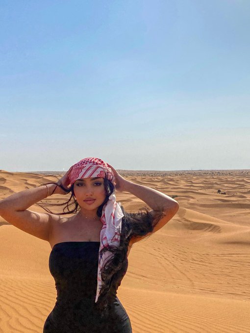 Desert baby 🇦🇪🐪 https://t.co/LehWP888Yz